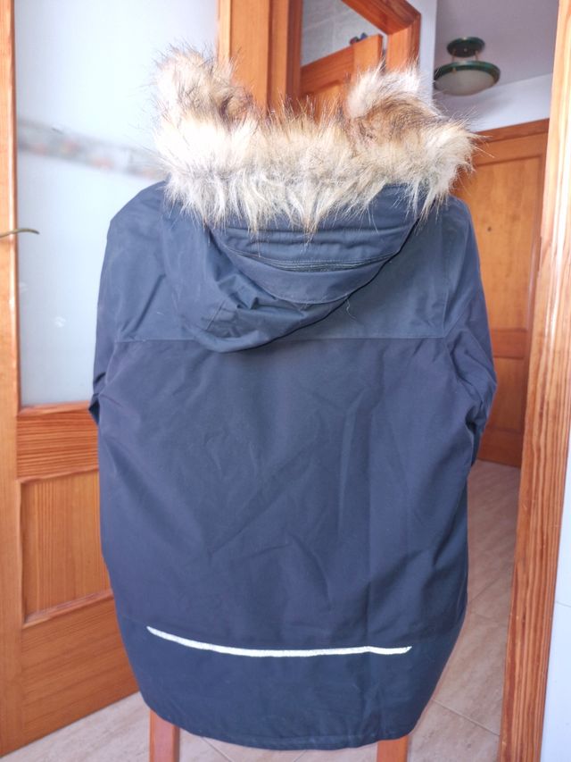 Chaqueta de nieve azul y naranja