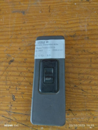 Mando elevalunas delantero derecho A6385450246 VY