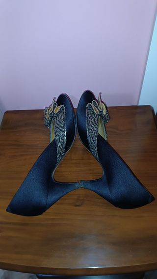 Zapatos MARCI-MODA negros lazo dorado
