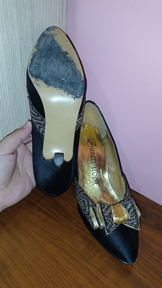Zapatos MARCI-MODA negros lazo dorado