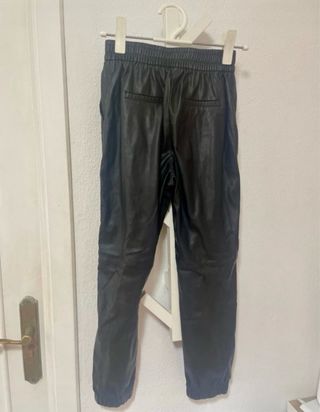 Pantalón polipiel Bershka