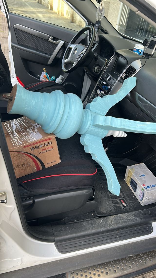 Pie de mesa azul y blanco