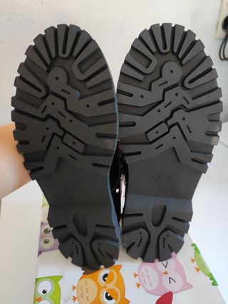 Zapatos negros Zara con tachuelas
