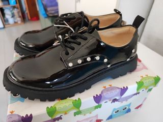 Zapatos negros Zara con tachuelas