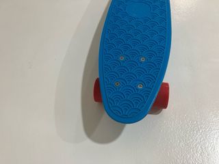 Monopatín azul para niñ@s