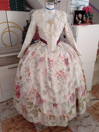 Traje Fallera y Aderezo a Estrenar