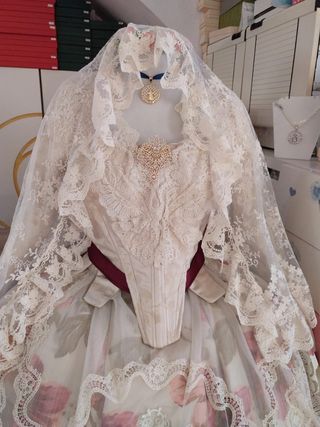 Traje Fallera y Aderezo a Estrenar