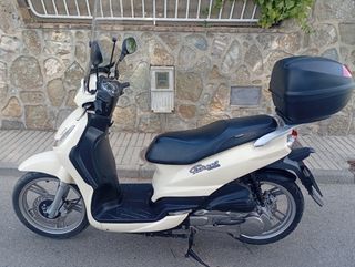 Peugeot Tweet 125cc Scooter