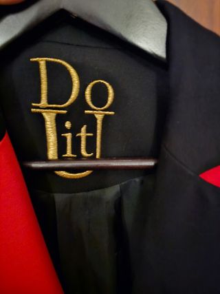 Blazer UDOIT entallada con detalles