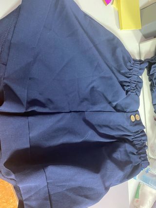 Pantalón corto azul marino con botones