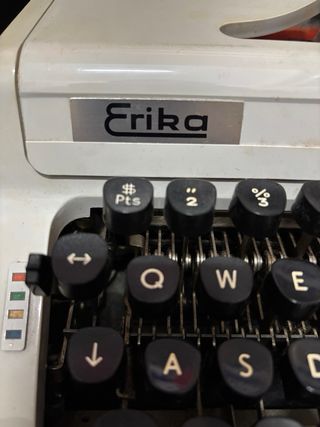 Máquina de escribir Erika antigua