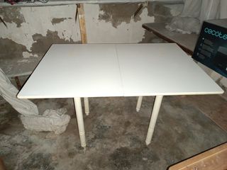 Mesa de cocina o comedor blanca