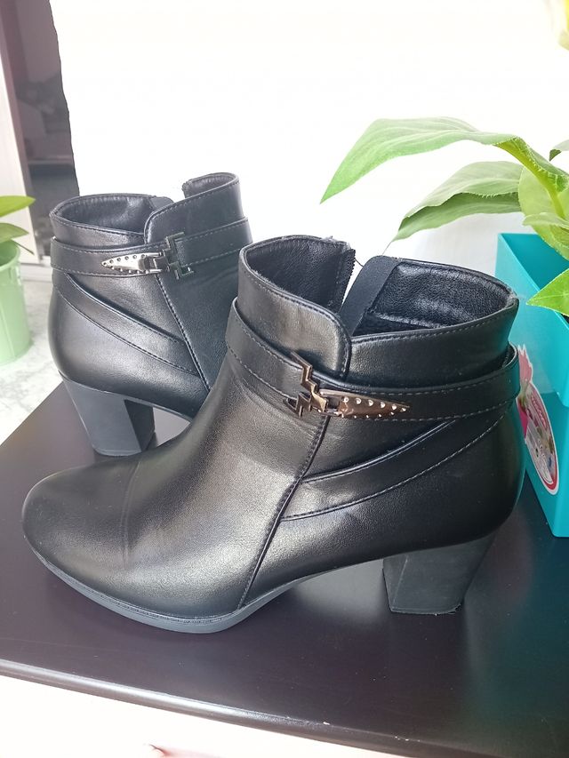 Botines negros hebilla Talla 38