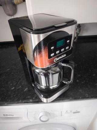 Cafetera Cumbia con jarra de cristal.