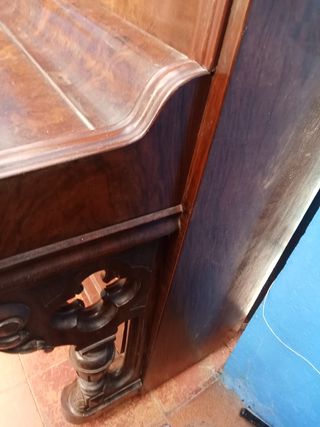 Piano antiguo de madera