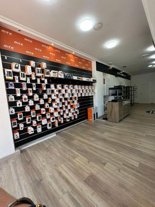 SE TRASPASA TIENDA DBT S.S. DE LOS REYES (MADRID)