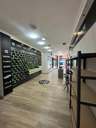 SE TRASPASA TIENDA DBT S.S. DE LOS REYES (MADRID)