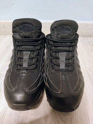Nike 95 negras,están usadas,pero estan nuevas