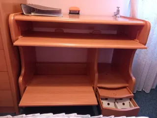 Mesa de ordenador de madera