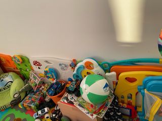 Parque infantil y barrera para bebé