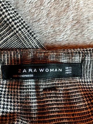 Pantalón Zara cuadros gris