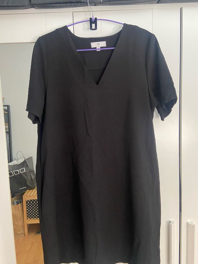 Vestido Negro con Bolsillos