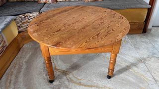Mesa de madera redonda 