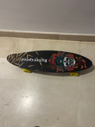 Mini skate diseño calavera y balas