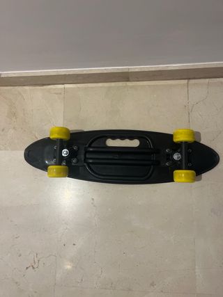 Mini skate diseño calavera y balas
