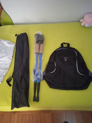 Bastones trekking + mochila sin estrenar.