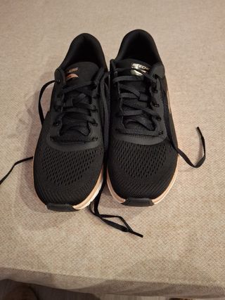 Zapatillas Skechers Air-Cooled Arch Fit Negras