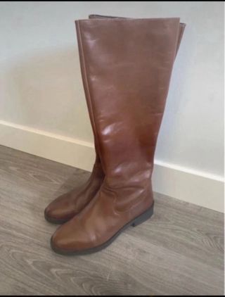 Botas altas de cuero marrón de la marca Porronet. 