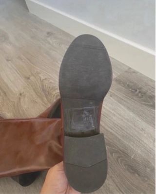 Botas altas de cuero marrón de la marca Porronet. 