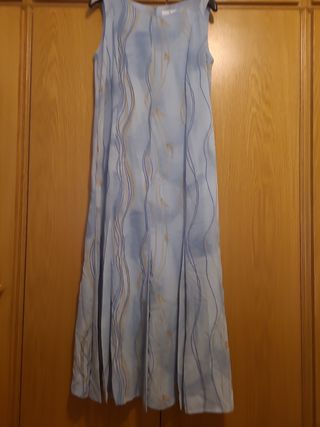 Vestido de fiesta azul con estampado