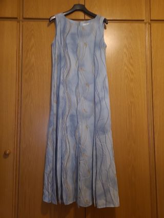 Vestido de fiesta azul con estampado