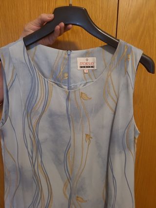 Vestido de fiesta azul con estampado