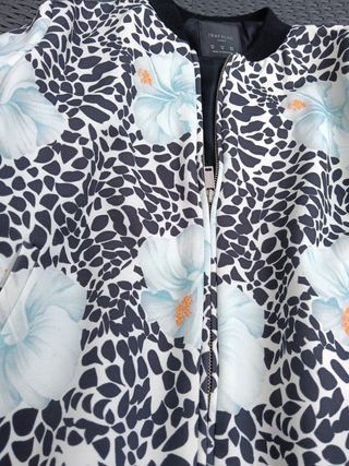 Chaqueta estampada floral y animal print Talla M