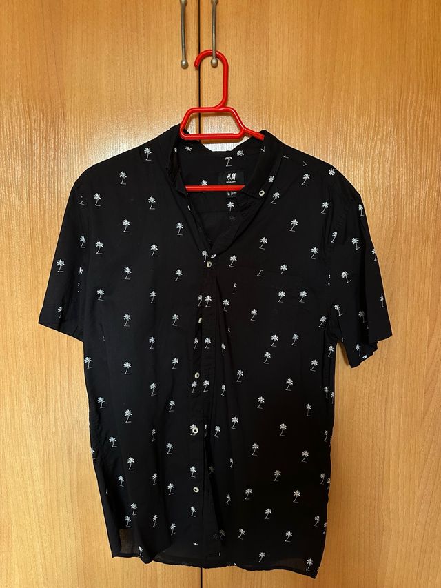 Camisa H&M Estampado Palmeras Negra