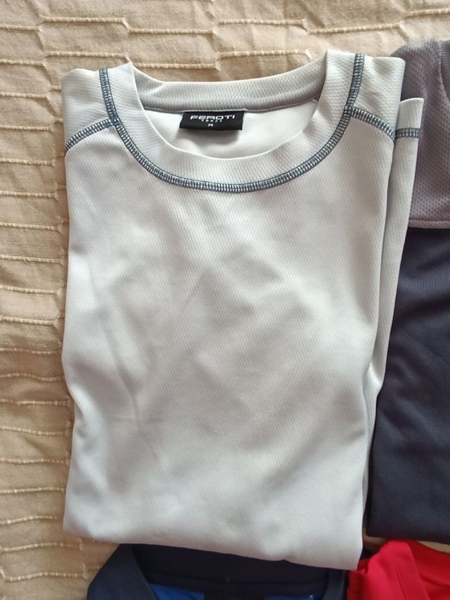 Lot 4 T-shirt sportive taglia M