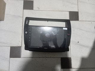 Radio de coche con pantalla táctil