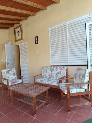 Conjunto de salón y mesa de madera