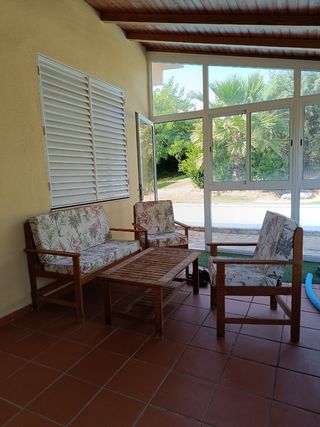 Conjunto de salón y mesa de madera