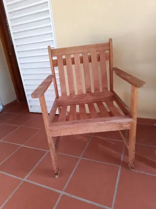 Conjunto de salón y mesa de madera