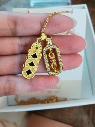 Collana AKJULDEZ oro con ciondolo con scatolina 