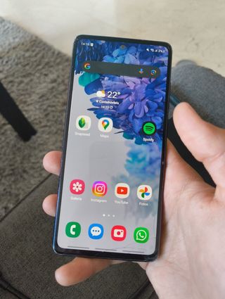 Samsung S20 FE Azul + Funda Negra + cable USB C