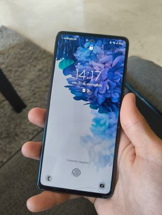 Samsung S20 FE Azul + Funda Negra + cable USB C