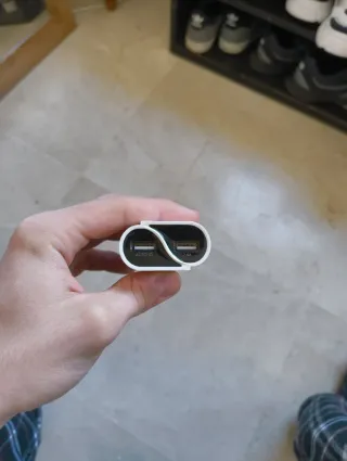 Samsung S20 FE + Funda + Cargador (y cable USB-C)