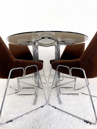 MESA COMEDOR VINTAGE. ESTRUCTURA ESTRELLA. 70s