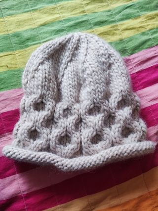 Gorro tejido gris
