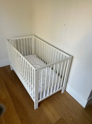 Cuna IKEA con colchón